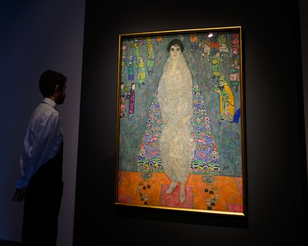 El retrato de Gustav Klimt se vendió por 236,4 millones de dólares, convirtiéndose en la segunda obra de arte más cara jamás vendida en una subasta. El retrato de Gustav Klimt se vendió por 236,4 millones de dólares, convirtiéndose en la segunda obra de arte más cara jamás vendida en una subasta.