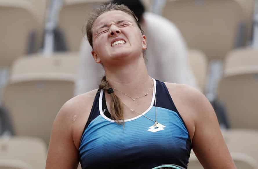 Jule Niemeier is struggling going into the final set.