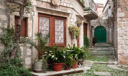 Street life: old stone houses in Vis town.