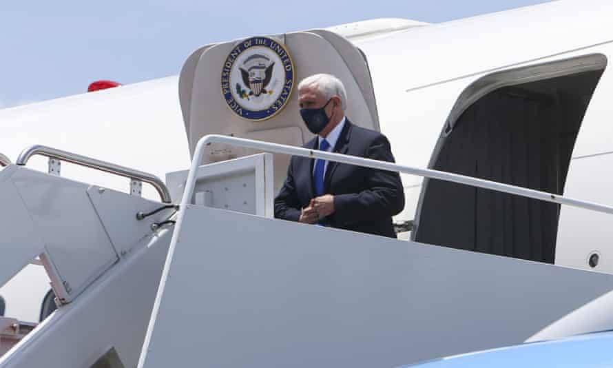 mike pence gets off plane