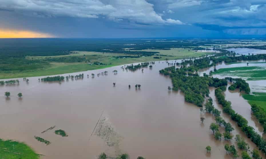 Floodwaters cover the region 20km south of Narrabri near Gunnedah