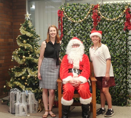 Hannah Masterson and her newfound cousin Gillian.