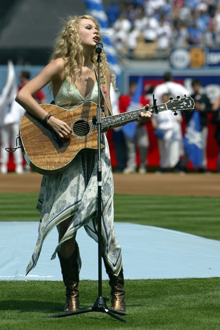 Singing the US national anthem in 2007