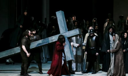Frederik Mayet as Jesus carrying the 90kg cross.