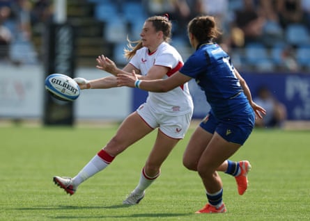 Zoe Harrison of England in action against Italy