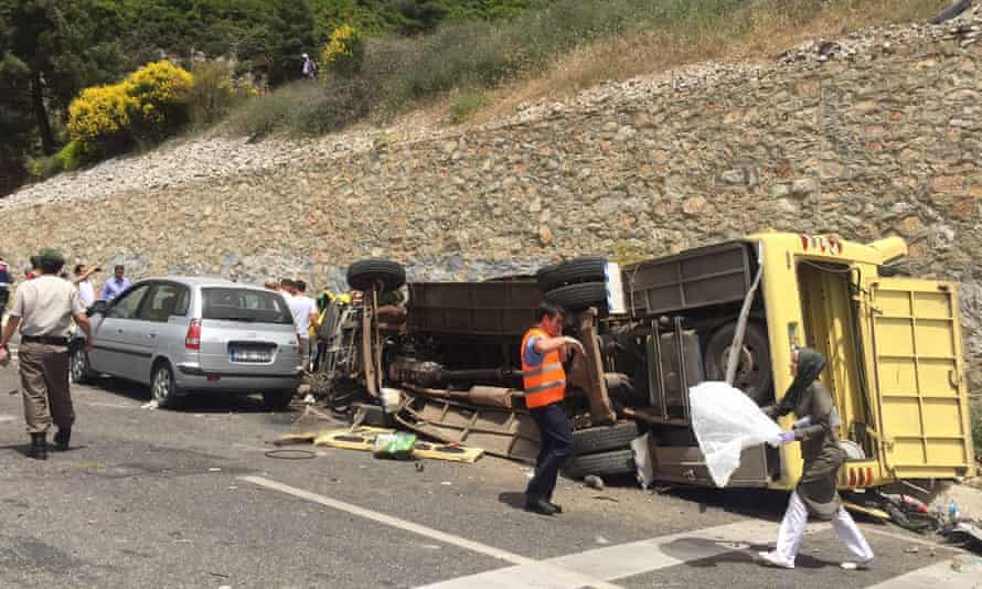 at least 23 killed when bus plunges off