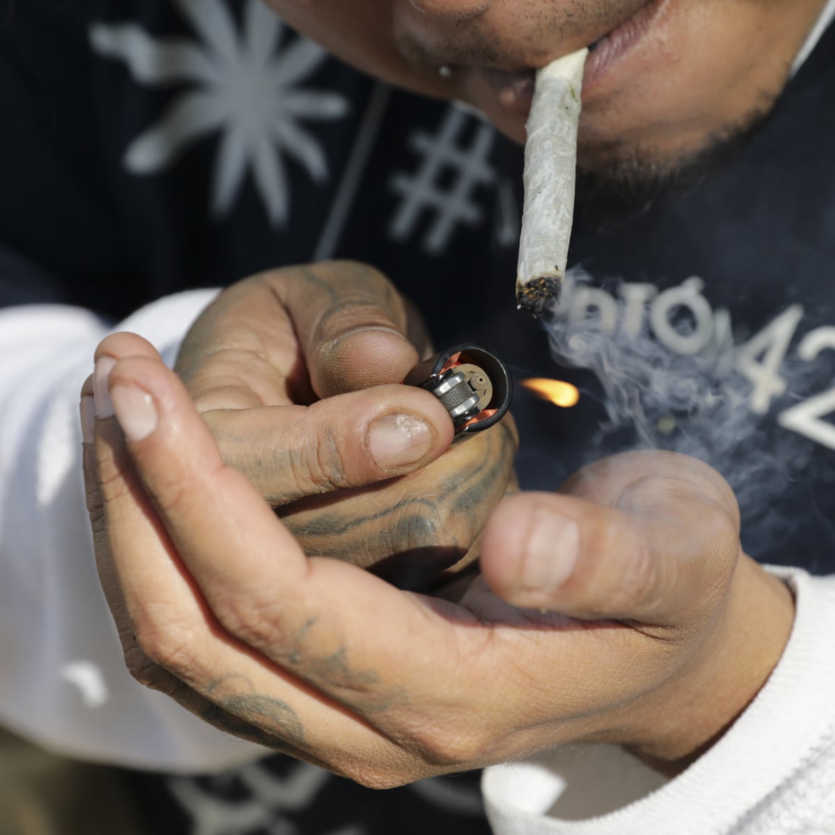 is smoking marijuana the same as smoking cigarettes Cannabis users 'fail to grasp health risks of smoking,' study says | Cannabis is smoking marijuana the same as smoking cigarettes Cannabis users 'fail to grasp health risks of smoking,' study says | Cannabis