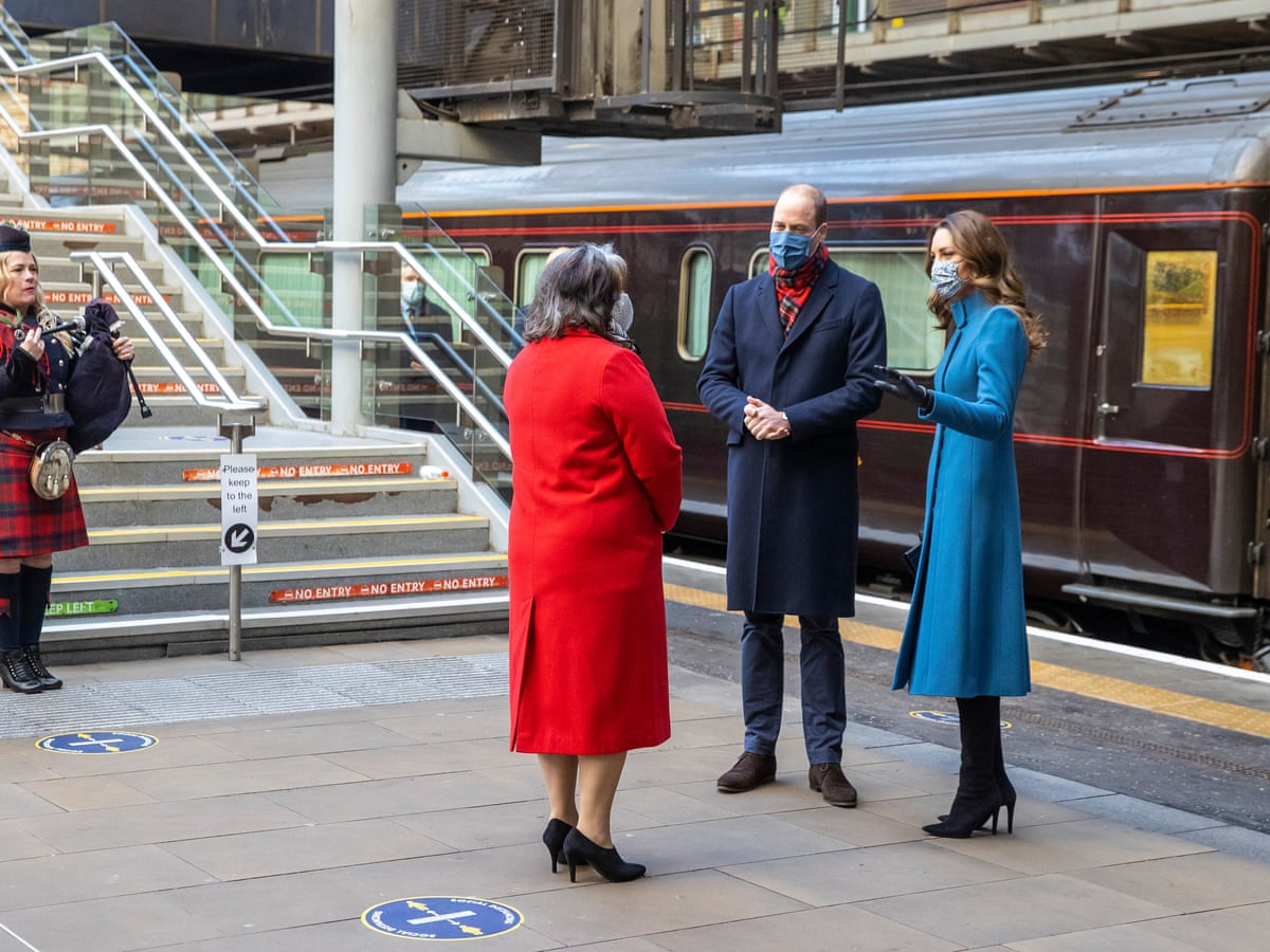 Lukewarm Welcome For William And Kate In Royal Tour Of Scotland And Wales Monarchy The Guardian Lukewarm Welcome For William And Kate In Royal Tour Of Scotland And Wales Monarchy The Guardian