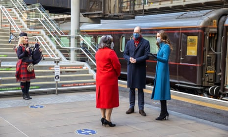 William and Kate are met by deputy lord lieutenant Sandra Cumming and piper Louise Marshall at Edinburgh Waverley station.