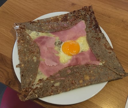 A buckwheat galette with ham and fried egg