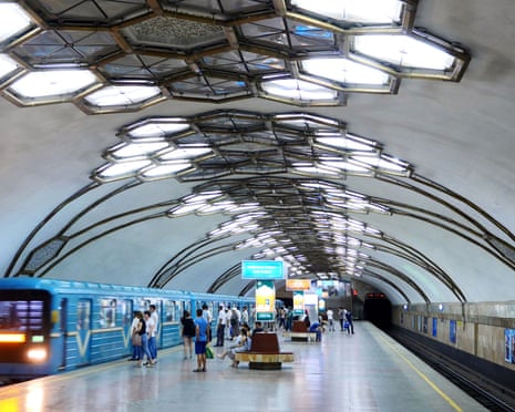 A Metro train rumbles into Novza station
