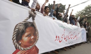 Protests after top Pakistan court commutes death sentence of Asia Bibi<br>epaselect epa07151103 People shout slogans as they protest the release of Asia Bibi, a Christian accused of blasphemy, whose death sentence was annulled by the Supreme court, in Lahore, Pakistan, 08 November 2018. Pakistan's foreign office said 08 November that Asia Bibi can leave the country only if the Supreme Court rejects an appeal challenging her acquittal in a blasphemy case. Radical Islamist has been protesting in a number of Pakistan cities against the Supreme Court's decision to overturn the death sentence of Christian woman Asia Bibi, who had been convicted in 2010 of blasphemy.  EPA/RAHAT DAR