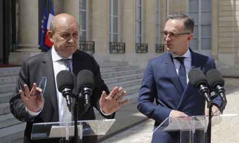 The French foreign minister, Jean-Yves Le Drian (left), and his German counterpart, Heiko Maas