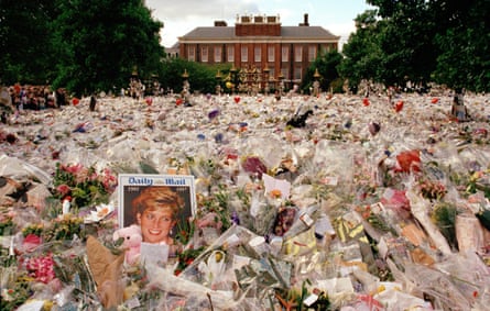 Kensington Palace after the funeral of Diana in 1997.
