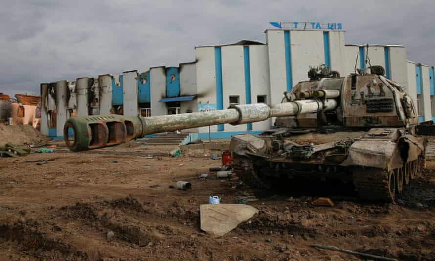 A damaged Russian MSTA-S 2S19 self-propelled howitzer is seen in Trostianets, Sumy region, Ukraine March 28, 2022.