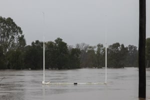 Postes de rúgbi debaixo d'água em Singleton