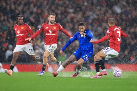 Reece James of Chelsea tries to get past Noussair Mazraoui