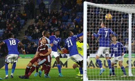West Ham’s Craig Dawson scores the late equaliser to end Leicester City’s hopes