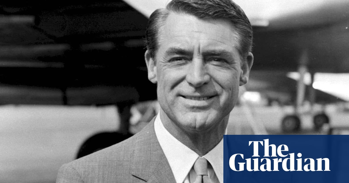 Cary Grant's humble Bristol roots honoured with blue plaque