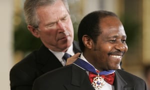 US President George W. Bush presents the Presidential Medal of Freedom to Paul Rusesabagina in 2005.