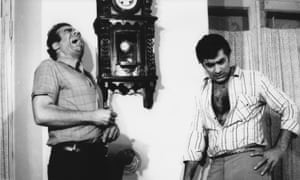 Megastars de Filmfarsi Nasser Malek Motie (esquerda) e Fardin, que muitas vezes retratavam caras durões da classe trabalhadora.