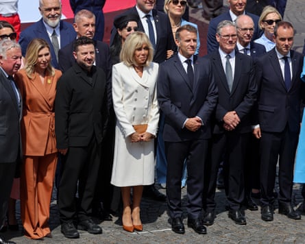 Starmer, Macron and Zelenskyy among other dignitaries stand for a group photo