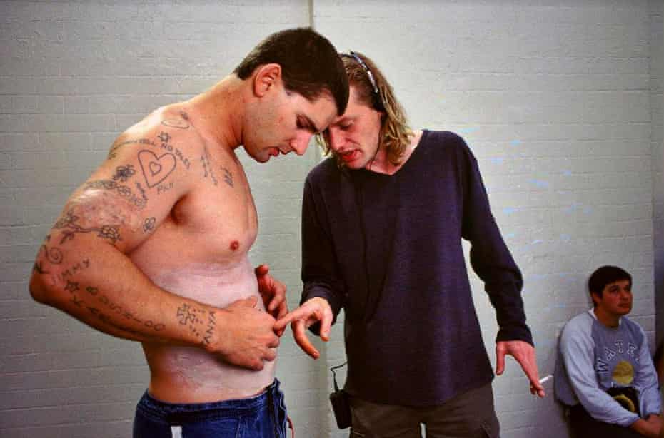 Andrew Dominik and Eric Bana during the making of Chopper