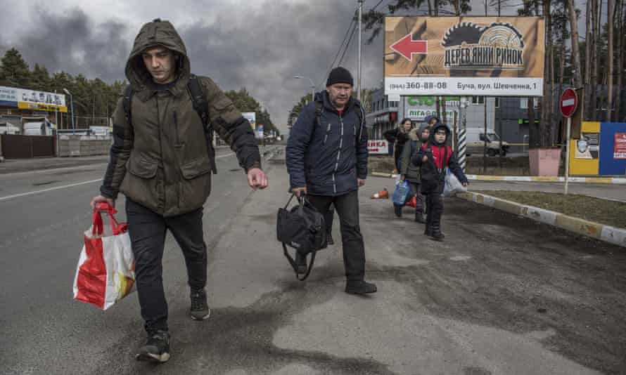 People leave the town of Bucha, close to Kyiv, Ukraine, Friday, March 4, 2022. (AP Photo/Oleksandr Ratushniak)