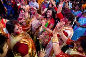 Women dance during a procession, which is part of the immersion ritual as the goddess makes her way from the temporary structures that are erected all over the city, to the river after the ‘Indoor Khela’.