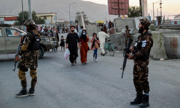 Taliban stand guard near the scene of the blast in Kabul afghanistan,kabul,taliban,Taliban, Islamic State,harbouchanews