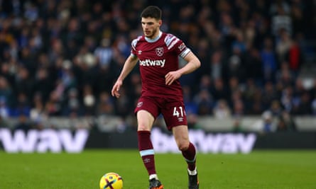 Declan Rice takes the ball out for West Ham