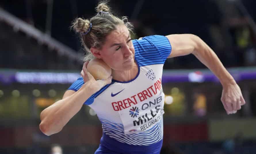 Holly Mills in the shot put in Belgrade in March 2022.