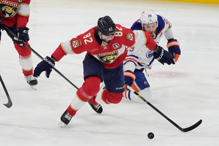 The Edmonton Oilers and the Florida Panthers playing in 3D.