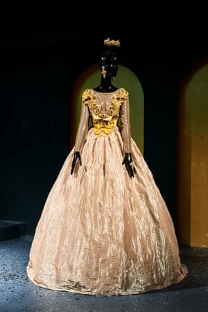 Divine inspiration: the heavenly gowns of Guo Pei – in pictures ...
