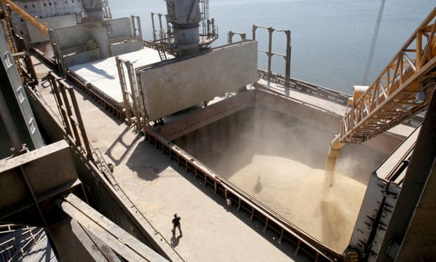 Grain pours on to a ship