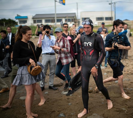Benoît Lecomte heads toward the water from a Japanese beach