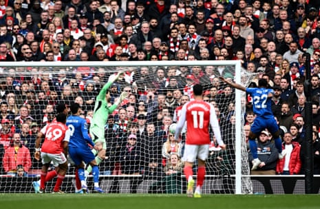 जूनियर क्रुपी ने एक गोल किया