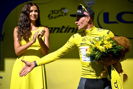 Mathieu van der Poel (Alpecin-Deceuninck) reclaimed the yellow jersey yesterday after losing it to Tadej Pogacar for a day.