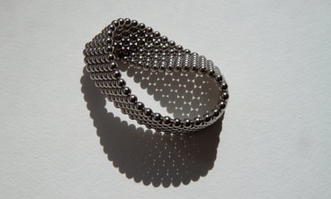 Möbius strip made from magnetic beads