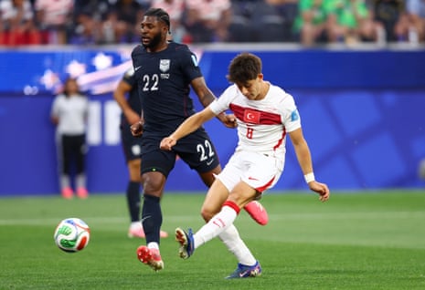 Arda Güler equalises for Turkey.