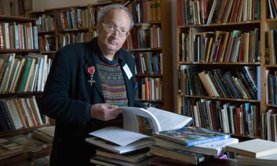 Richard Booth opened his first bookshop in Hay in 1962. With his gregarious manner and bluster he succeeded in picking up for a song the household libraries of many landed families.