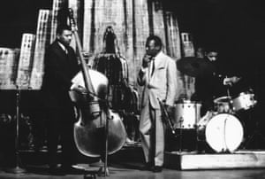 Miles Davis on phase with Cobb and the bass player Paul Chambers at the Apollo Theater in 1960.