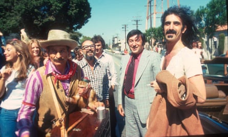 Mo Ostin, centre, outsde Warner Bros in Burbank with Frank Zappa in 1973.
