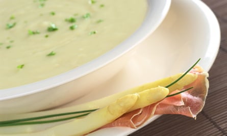 White asparagus cream soup