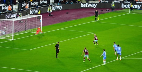 Saïd Benrahma of West Ham sends the Bournemouth keeper the wrong way from the penalty spot to double the Hammer’s lead.
