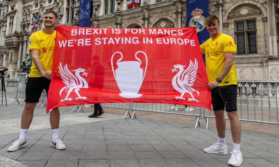More Reds fans.