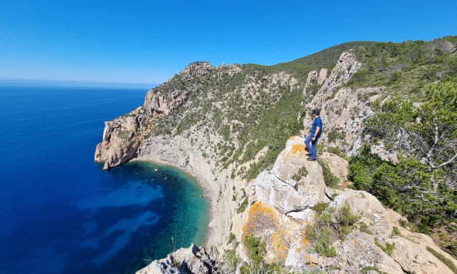 Ses Balandres beach is below sheer cliffs.