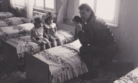 John Downing photographing children from Chernobyl in a nearby hospital.
