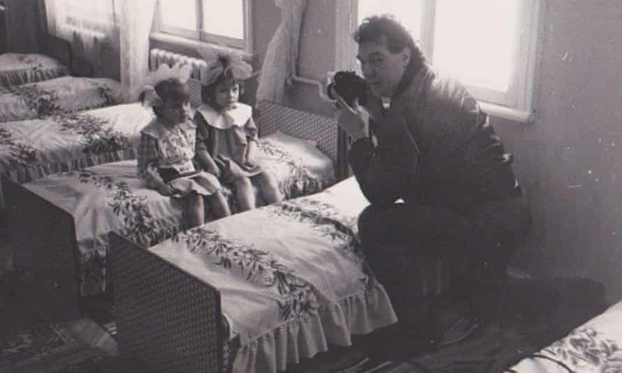 John Downing photographing children from Chernobyl in a nearby hospital.