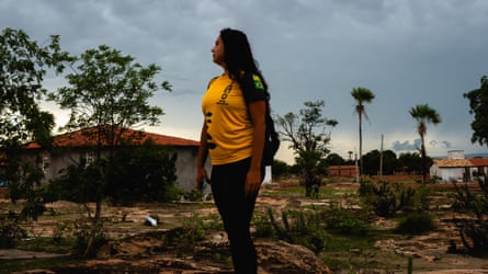 Darlene Glória Fausto, pictured in a yellow top, set up a secondary trail in São João da Fronteira.